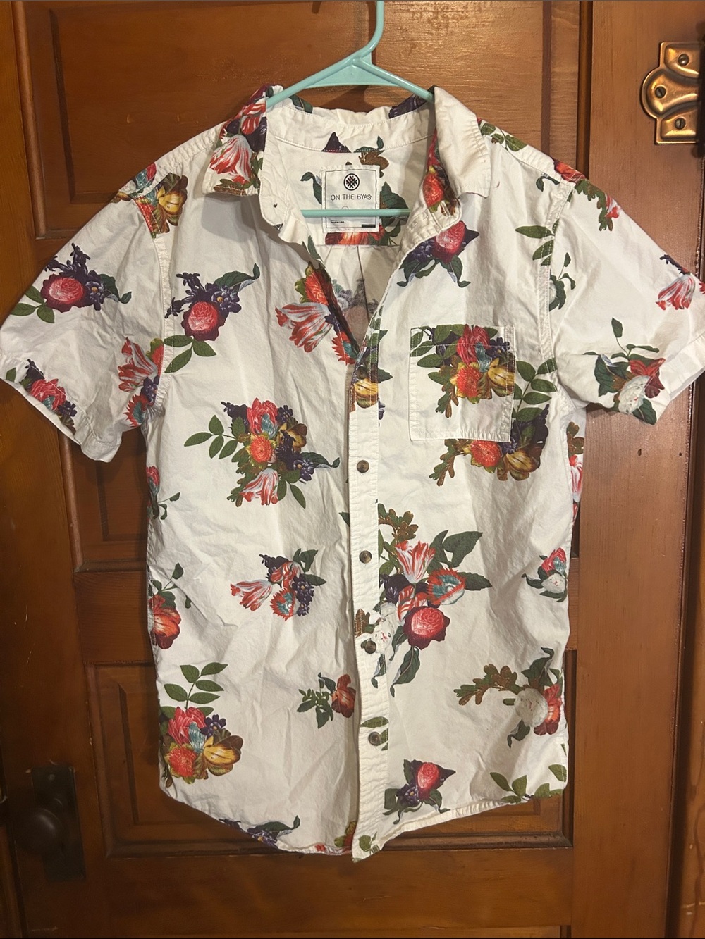on the byas White Short-Sleeve Floral Button-Down Shirt